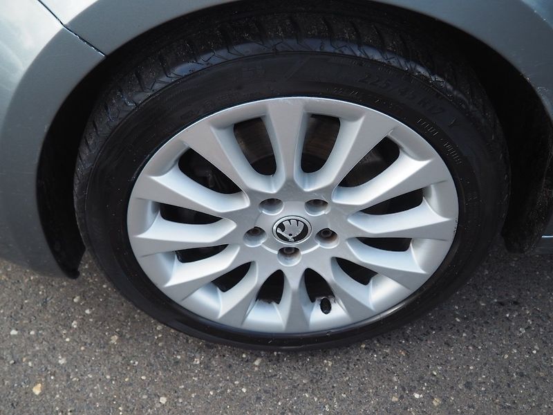 Škoda Superb (2011) 1.8 TSI, 118 kW - fotka 8 z 35