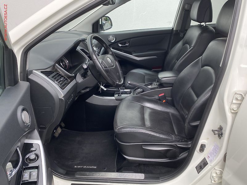 SsangYong Korando (2015) 2.0 TD 4x4, AT, TZ, kůže - fotka 9 z 16