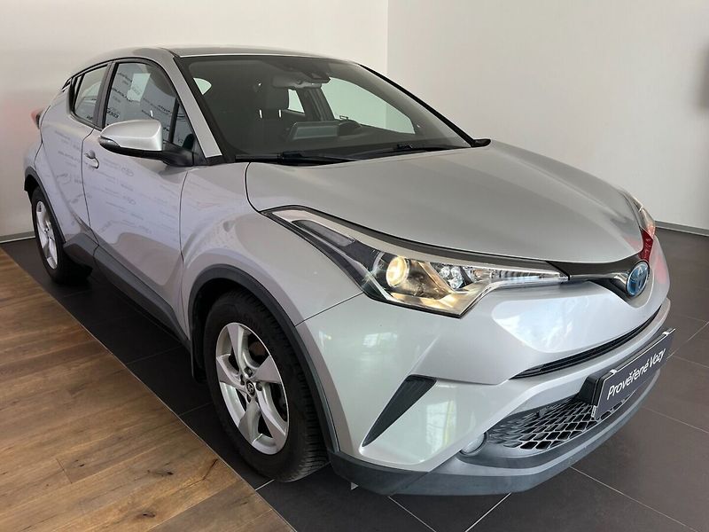 Toyota C-HR Hybrid 1.8 VVT-i E-CVT Active - fotka 3 z 26