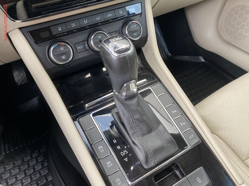 Škoda Superb (2015) 2.0 TDi 4x4, ČR, DSG - fotka 17 z 20