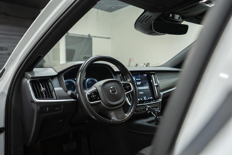 Volvo V90 Cross Country 2.0 140 kW - fotka 7 z 39