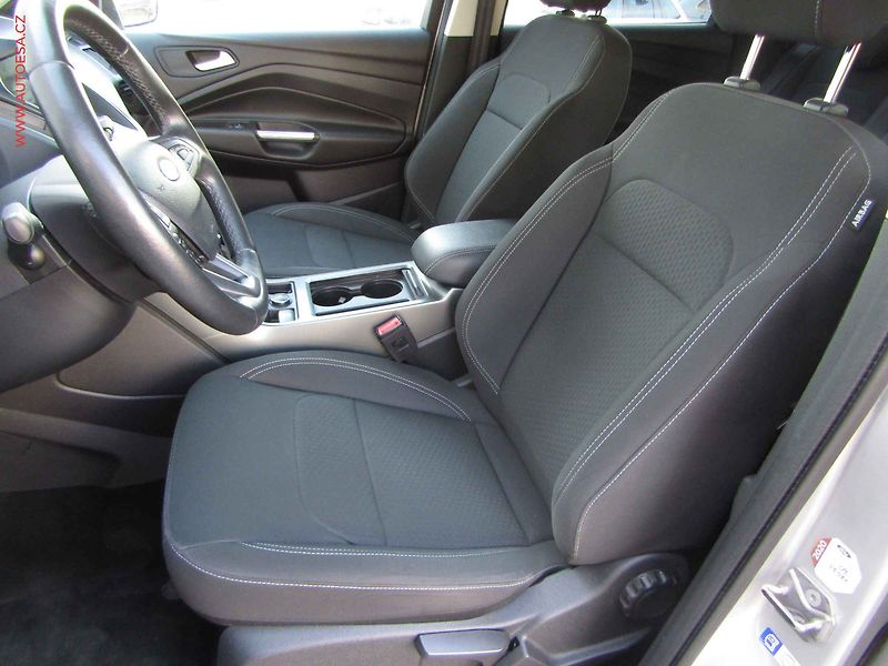 Ford Kuga (2019) 1.5 EB, AC, navi, park.asist - fotka 9 z 21