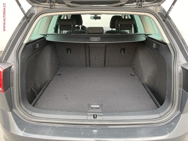 Volkswagen Golf (2015) 2.0TDi, ČR, AC, TZ, park - fotka 7 z 17
