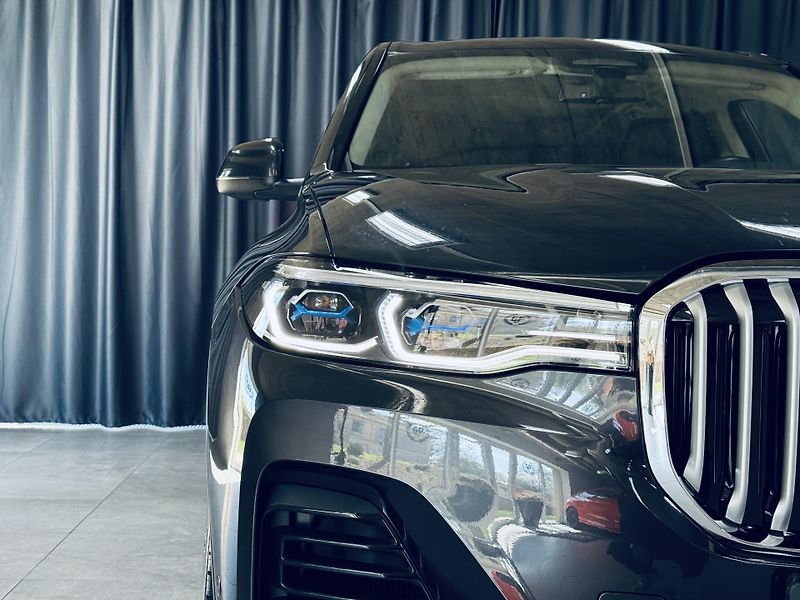 BMW X7 (2021) 4.0d*xDrive*NEZ.TOP*TAŽ*LASER  - fotka 7 z 47