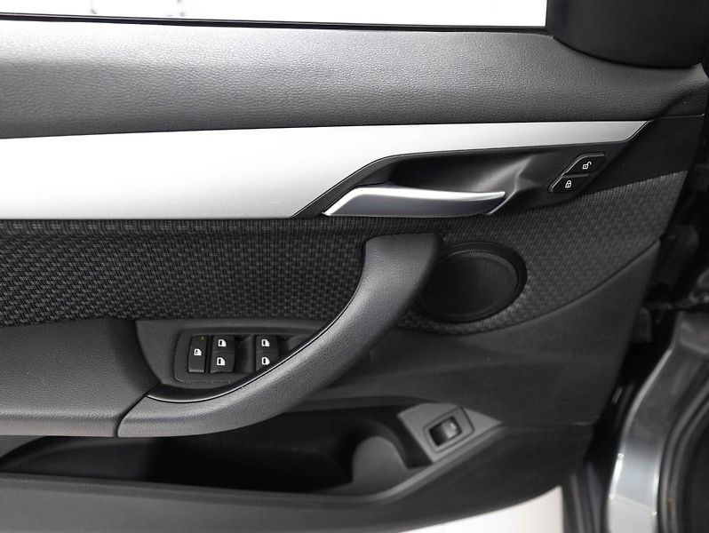 BMW Řada 2 X1 25i xDrive - fotka 17 z 22