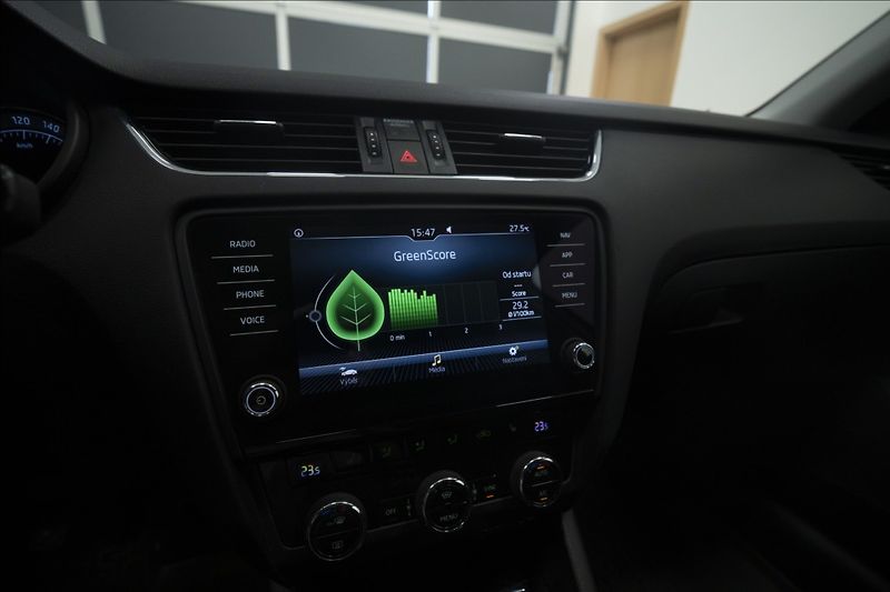 Škoda Octavia 2,0 TDI NAVI KEYLESS VÝHŘEV ČR - fotka 32 z 41