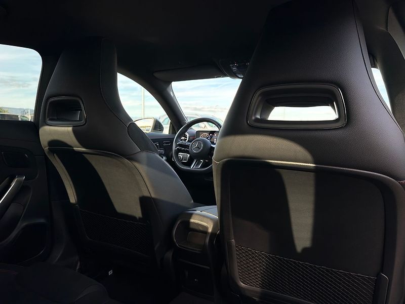 Mercedes-Benz CLA 200 d AMG Style - fotka 27 z 37