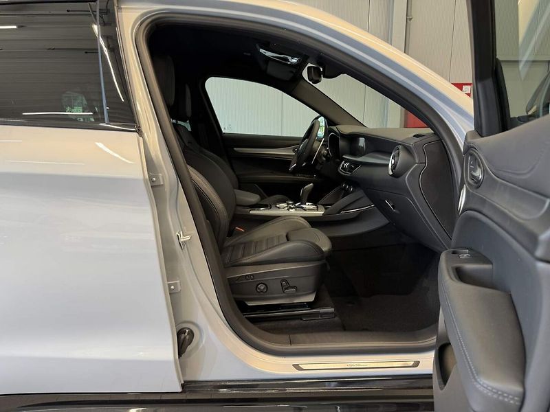 Alfa Romeo Stelvio (2026) Veloce 2.2 JTDm 210k Q4 - fotka 19 z 24