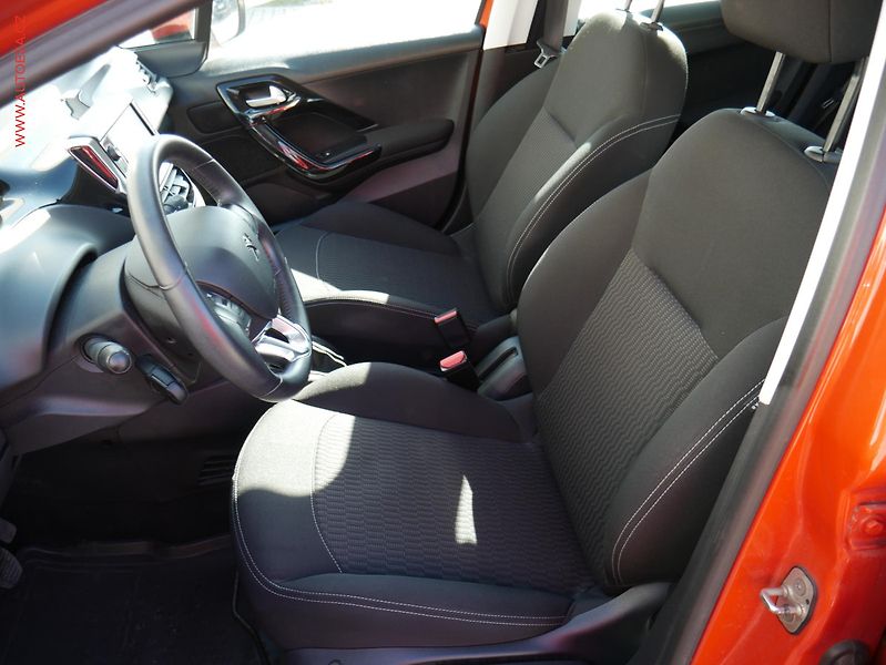 Peugeot 208 (2017) 1.2PT, ČR, AC, výhřev sed - fotka 9 z 15