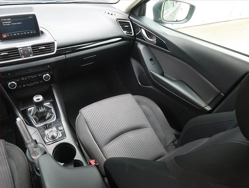 Mazda 3 (2015) 1.5 Skyactiv-G, Xenony - fotka 8 z 18