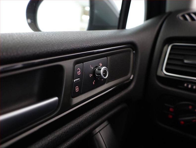 Volkswagen Touareg (2013) 3.0 TDI, 4X4, Automat - fotka 18 z 21