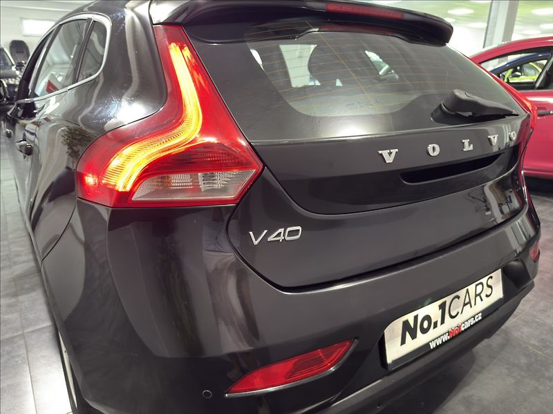 Volvo V40 1,6   D2 MOMENTUM BI-XEN VÝHŘE - fotka 30 z 42