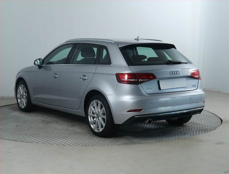 Audi A3 (2016) Ambition 1.6 TDI, Automat - fotka 4 z 16