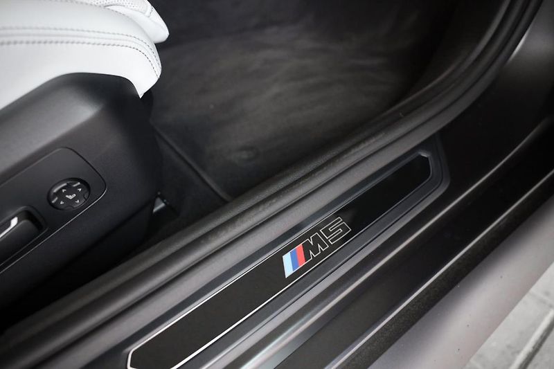 BMW M5 Touring - fotka 29 z 34