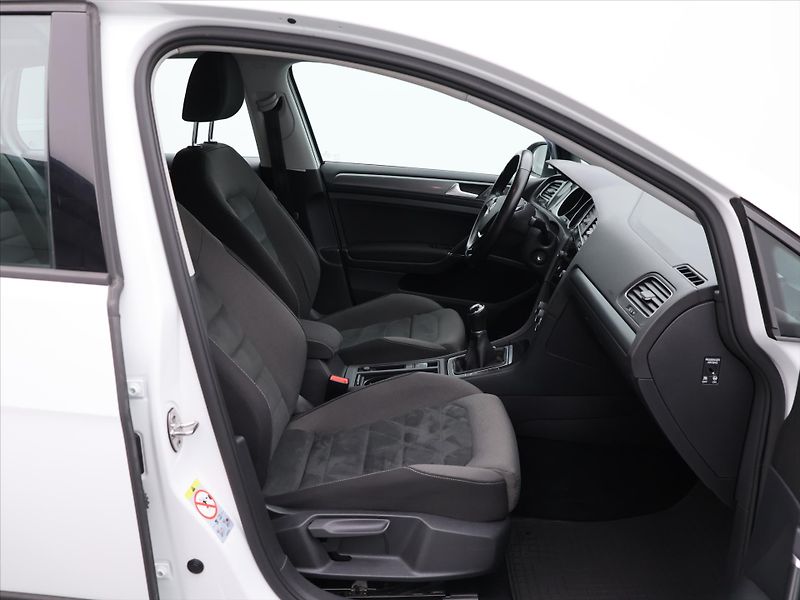 Volkswagen Golf 1,4 TSI 92kW CZ LED - fotka 11 z 24