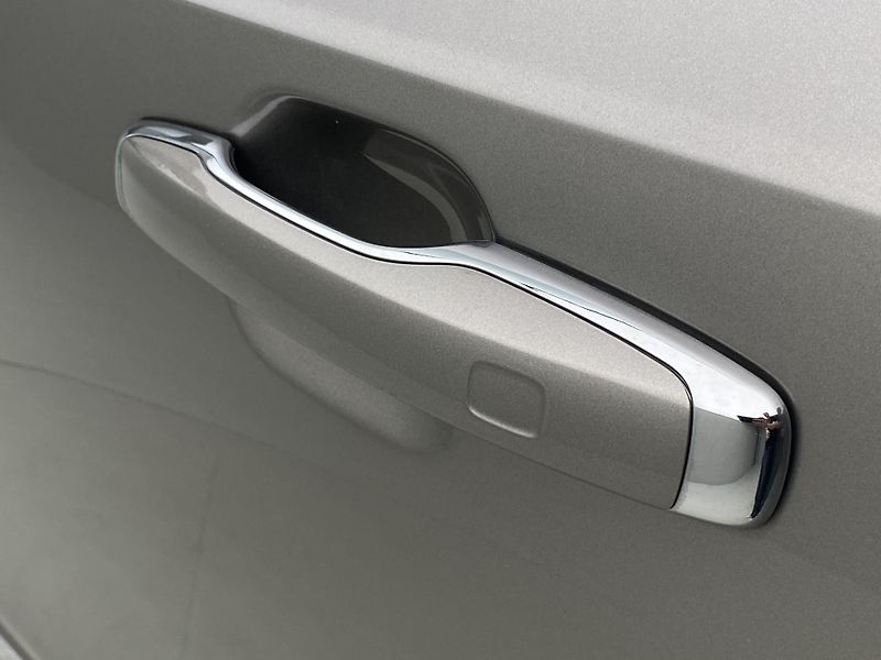 Volvo XC90 B5 AWD INSCRIPTION REZERVACE - fotka 38 z 49
