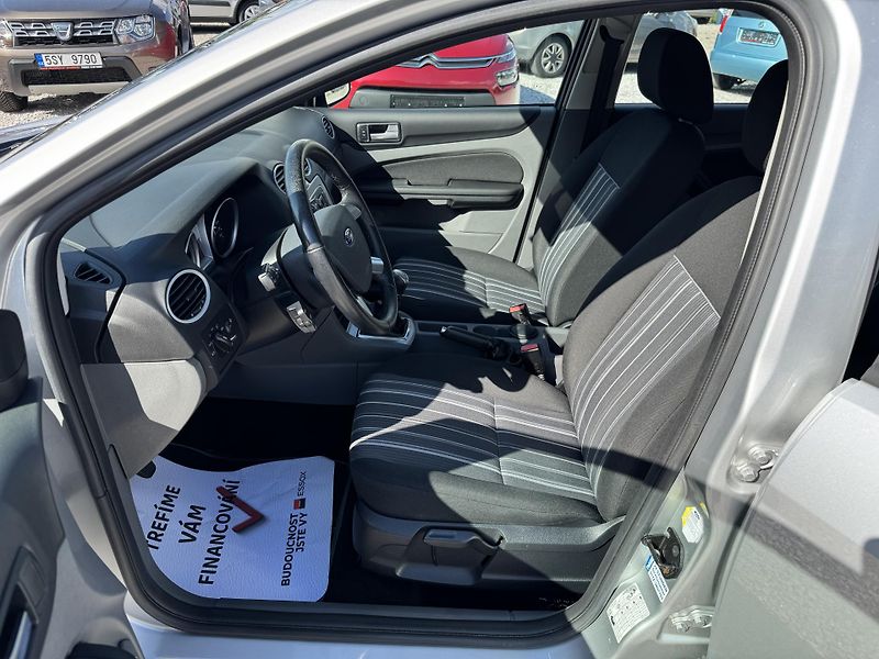Ford Focus (2010) 1.6-16V,rezervace  - fotka 12 z 28