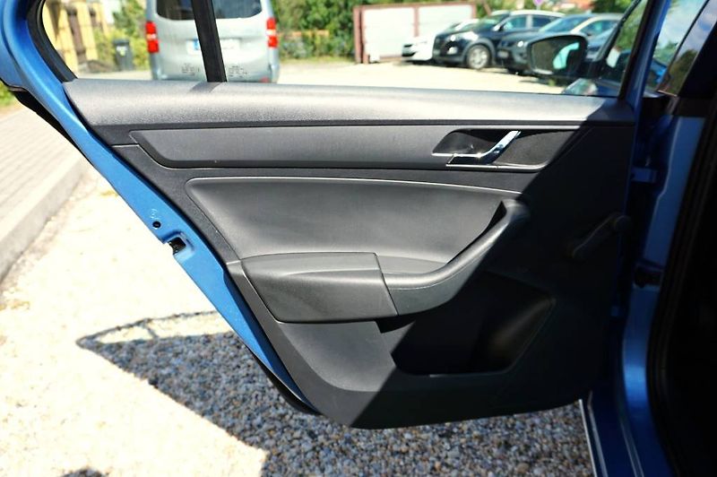 Škoda Rapid (2012) AMBITION 1,6 TDI 77 kW - fotka 17 z 38