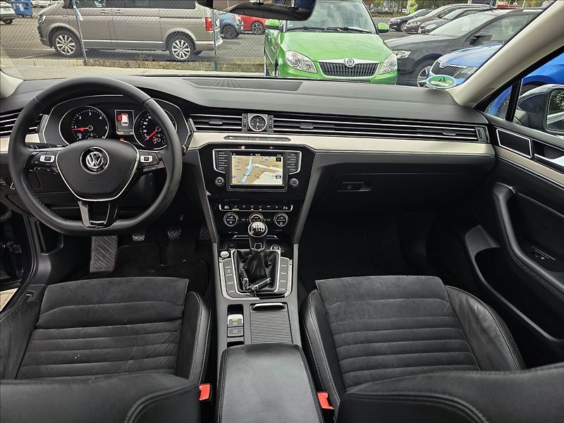Volkswagen Passat B8 2,0 TDi 110KW Highline - fotka 25 z 45
