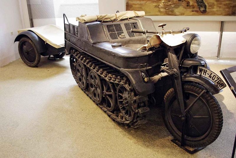 Jízdní ukázka Kettenkradu na srazu vojenských historických vozidel. Foto: Wikimedia Commons, Glunggebauer, CC BY-SA 4.0