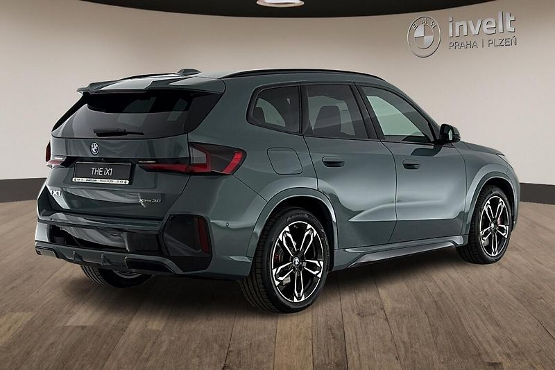 BMW iX1 xDrive30 - fotka 3 z 19