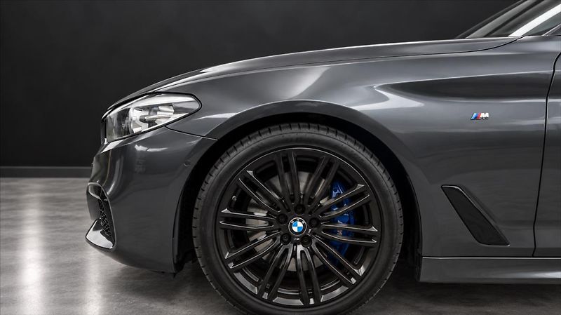 BMW Řada 5 3,0 530D Touring 195 kW xDrive - fotka 11 z 12