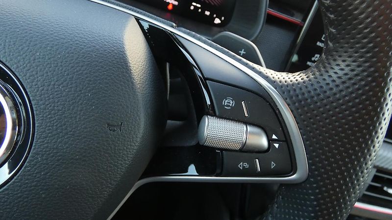 Škoda Scala 1,5TSI DSG Monte Carlo - fotka 12 z 24