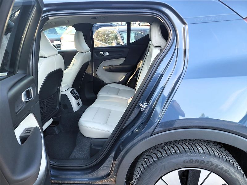 Volvo XC40 zálohováno - fotka 14 z 49