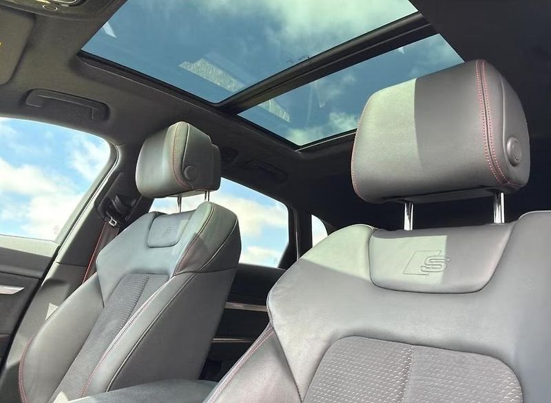Audi Q8 e-tron 55 Q S-Line 360k Pano Tažné - fotka 13 z 16