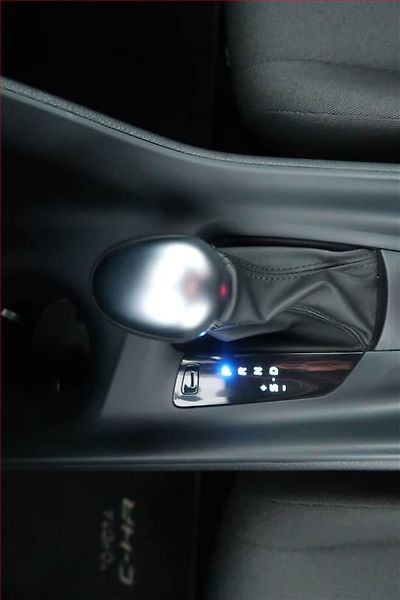 Toyota C-HR (2021) Business 2.0 Hybrid - fotka 13 z 20