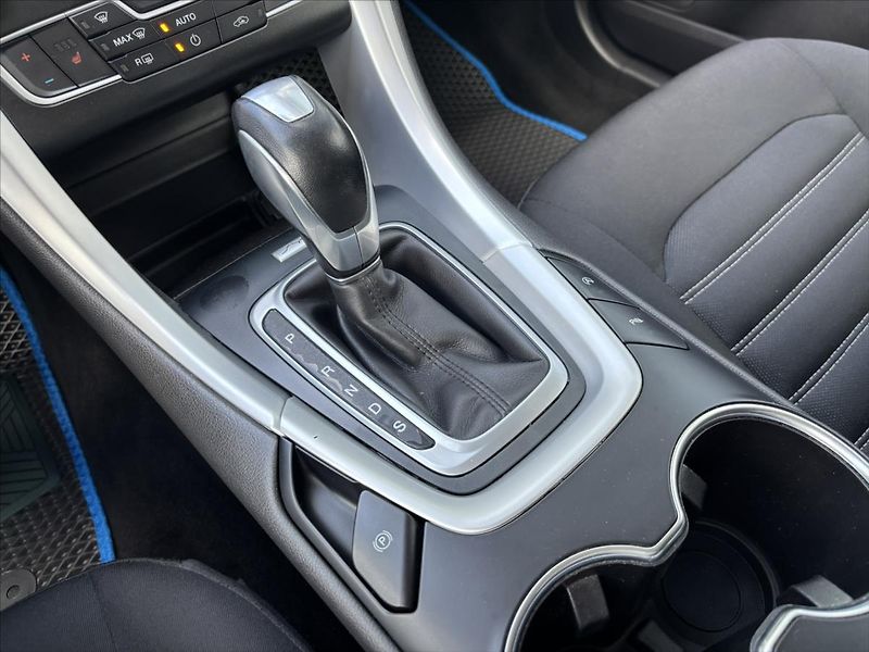 Ford Mondeo 2,0 TDCi AT WEBASTO TOP STAV - fotka 26 z 39