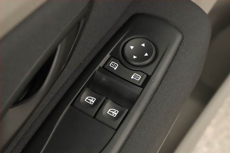 Renault Mégane (2010) 1.6 16V, Tempomat - fotka 11 z 13