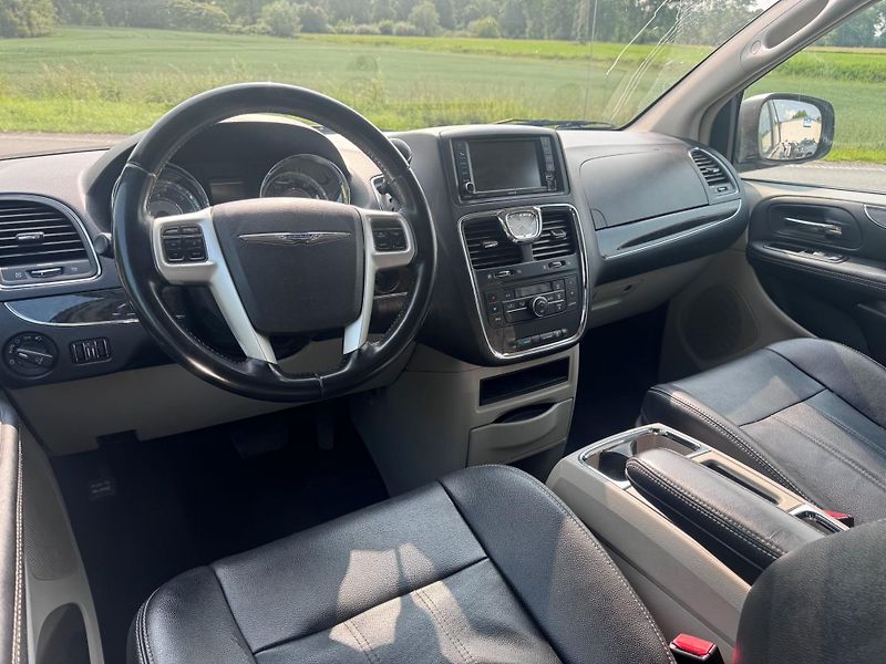 Chrysler Town & Country (2014) 3,6 RT DVD Stown Kůže 2014 - fotka 15 z 20