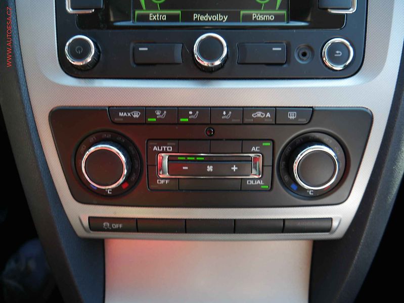 Škoda Octavia (2010) 1.6TDi, Navi, xenon - fotka 18 z 18