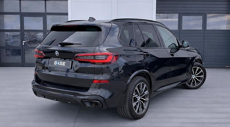 BMW X5 xDrive30d M-Sport - fotka 4 z 27