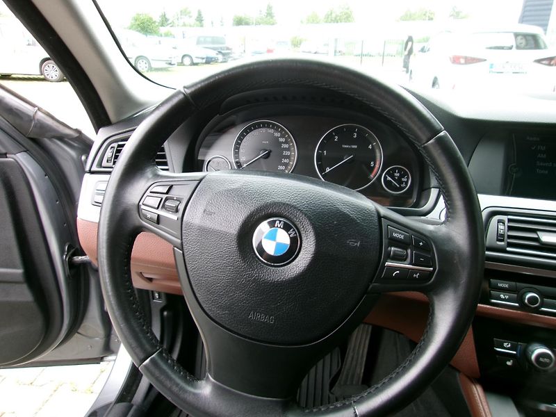 BMW Řada 5 (2010) 520d combi  - fotka 15 z 28