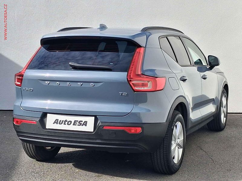 Volvo XC40 (2021) 1.5 T2, 2.maj,ČR, Momentum - fotka 4 z 16