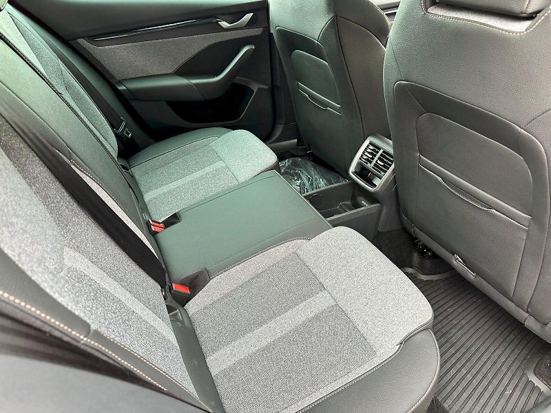 Škoda Octavia (2024) 1.5 TSI 110kW MHEV Top Selecti - fotka 19 z 23