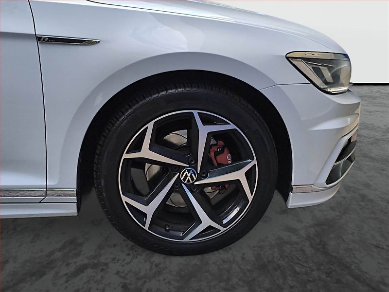 Volkswagen Passat (2018) R-Line 2.0 TDI, Automat, Kůže - fotka 15 z 20