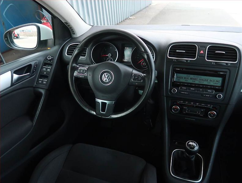 Volkswagen Golf (2012) R-Line 1.6 TDI, Tempomat - fotka 7 z 19