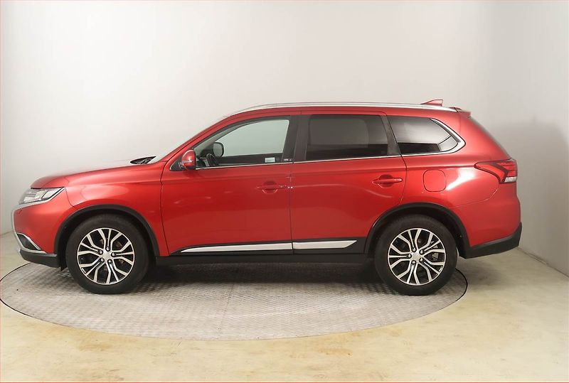 Mitsubishi Outlander (2018) Intense 2.0, 4X4, Automat - fotka 3 z 25