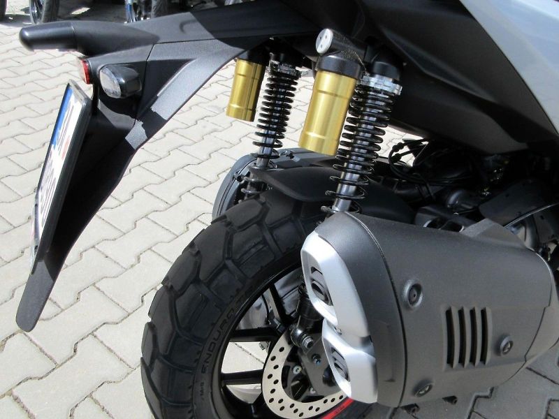 Aprilia (2026) SR GT 400 - fotka 10 z 14