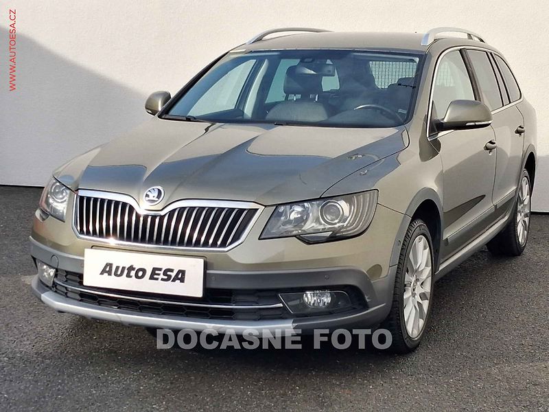Škoda Superb (2014) 2.0TDi 4x4, Elegance, DSG - fotka 3 z 18