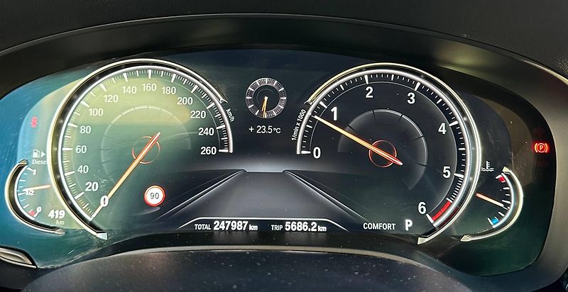 BMW Řada 5 (2016) G30 XDRIVE SPORT-LINE SEDAN CZ - fotka 25 z 41