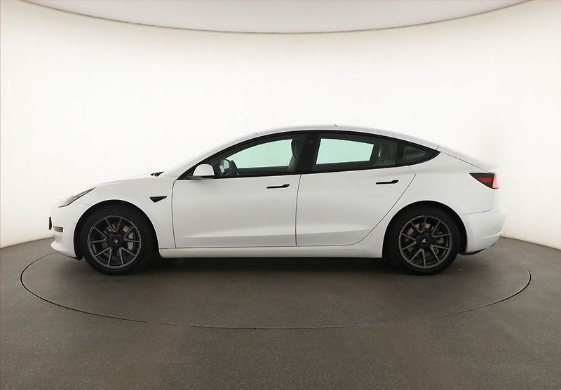 Tesla Model 3 (2021) Std Range Plus 55kWh, SoH 78% - fotka 3 z 20