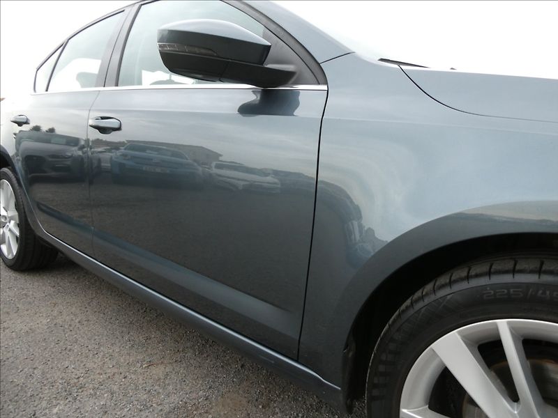 Škoda Octavia 2,0 TDi 110kW DSG STYLE, ČR - fotka 14 z 39