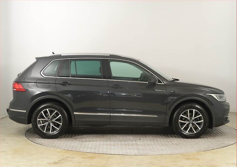 Volkswagen Tiguan (2022) Life 2.0 TDI - fotka 6 z 23