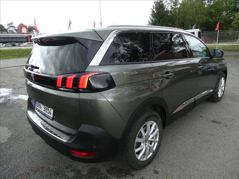 Peugeot 5008 2,0 HDi 110kW Allure serviska - fotka 9 z 41