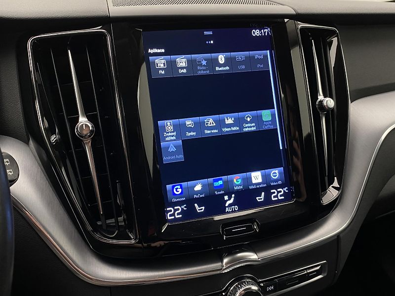 Volvo XC60 B4 AWD MOMENTUM REZERVACE - fotka 41 z 47