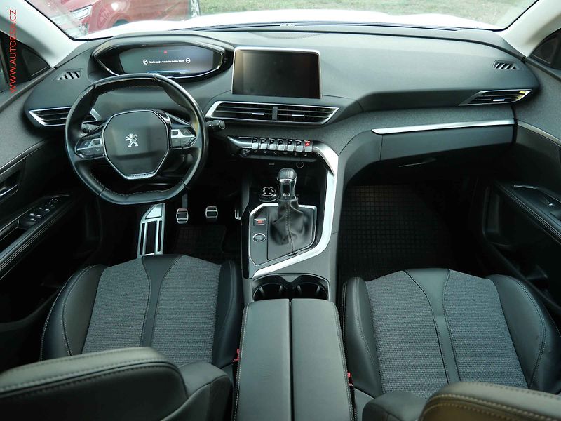 Peugeot 5008 (2019) 1.5 HDi, 1.maj,ČR, Allure - fotka 8 z 25